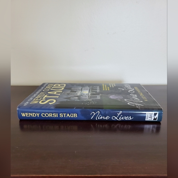 Nine Lives : A Lily Dale Mystery by Wendy Corsi Staub ~ Hardback Pre-Owned - Picture 2 of 5
